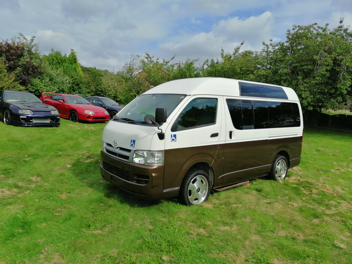 TOYOTA HIACE