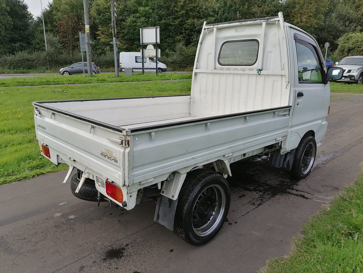 Mitsubishi minicab truck