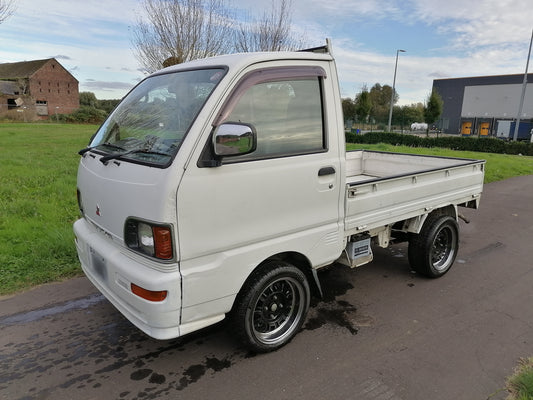 Mitsubishi minicab truck